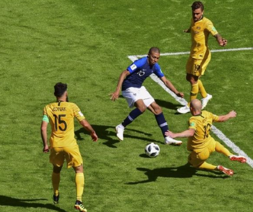 teknik-bertahan-1-lawan-1-yang-ampuh-dalam-sepak-bola