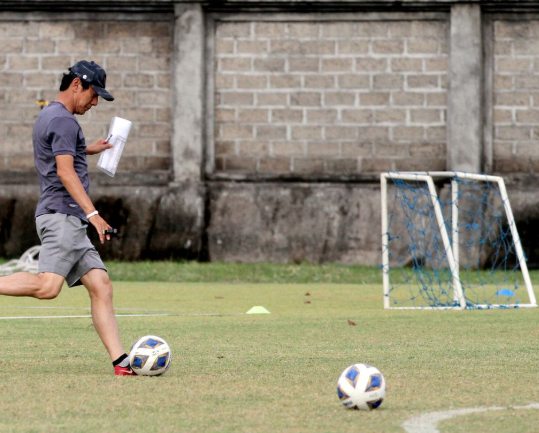 dasar-bertahan-sepak-bola-dengan-posisi-tubuh-benar