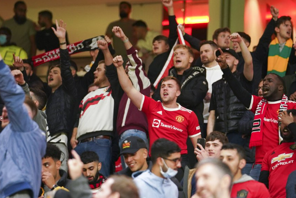 manchester-united-berhasil-menarik-banyak-minat-para-penonton