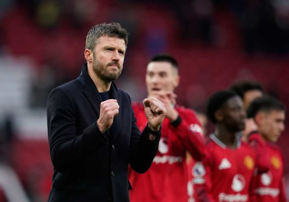 Michael Carrick Memuji Tinggi Leny Yoro