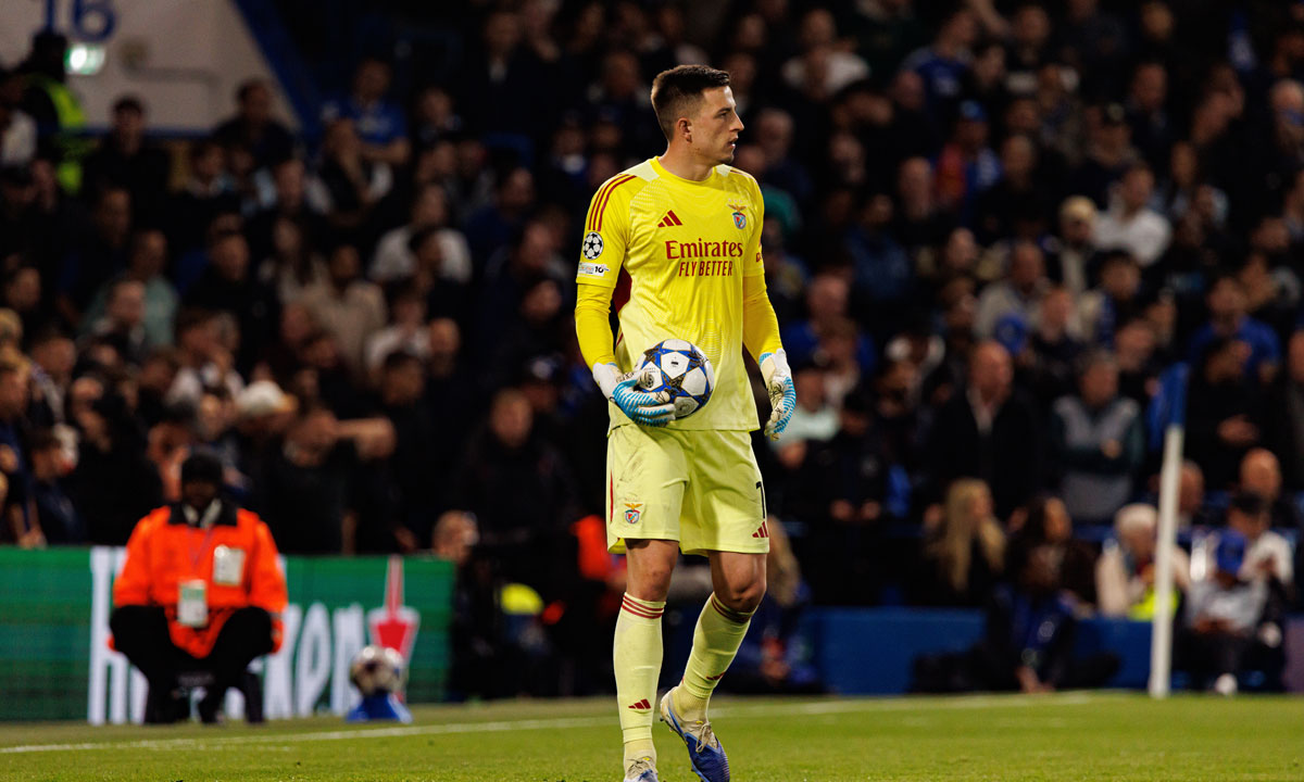 Peran kiper modern sebagai inisiator serangan tim utama