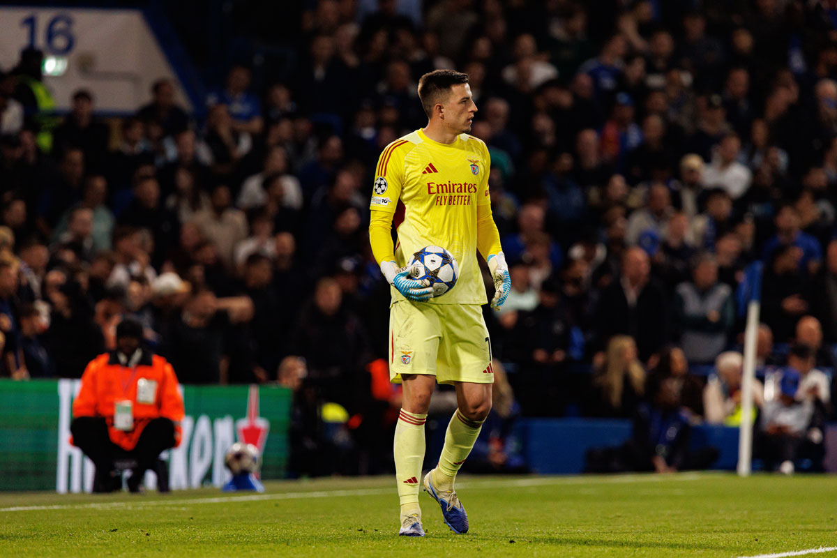 Peran kiper modern sebagai inisiator serangan tim utama